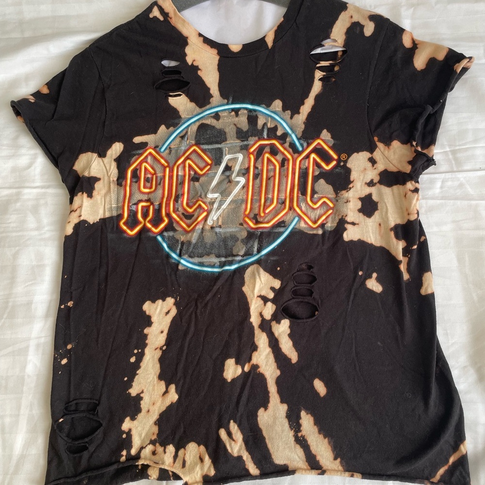 AC/DC GRAPHIC TSHIRT